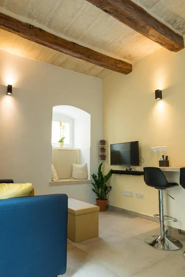 Authentic Gf Apartment With Terrace At The 3 Cities Marina Cospicua