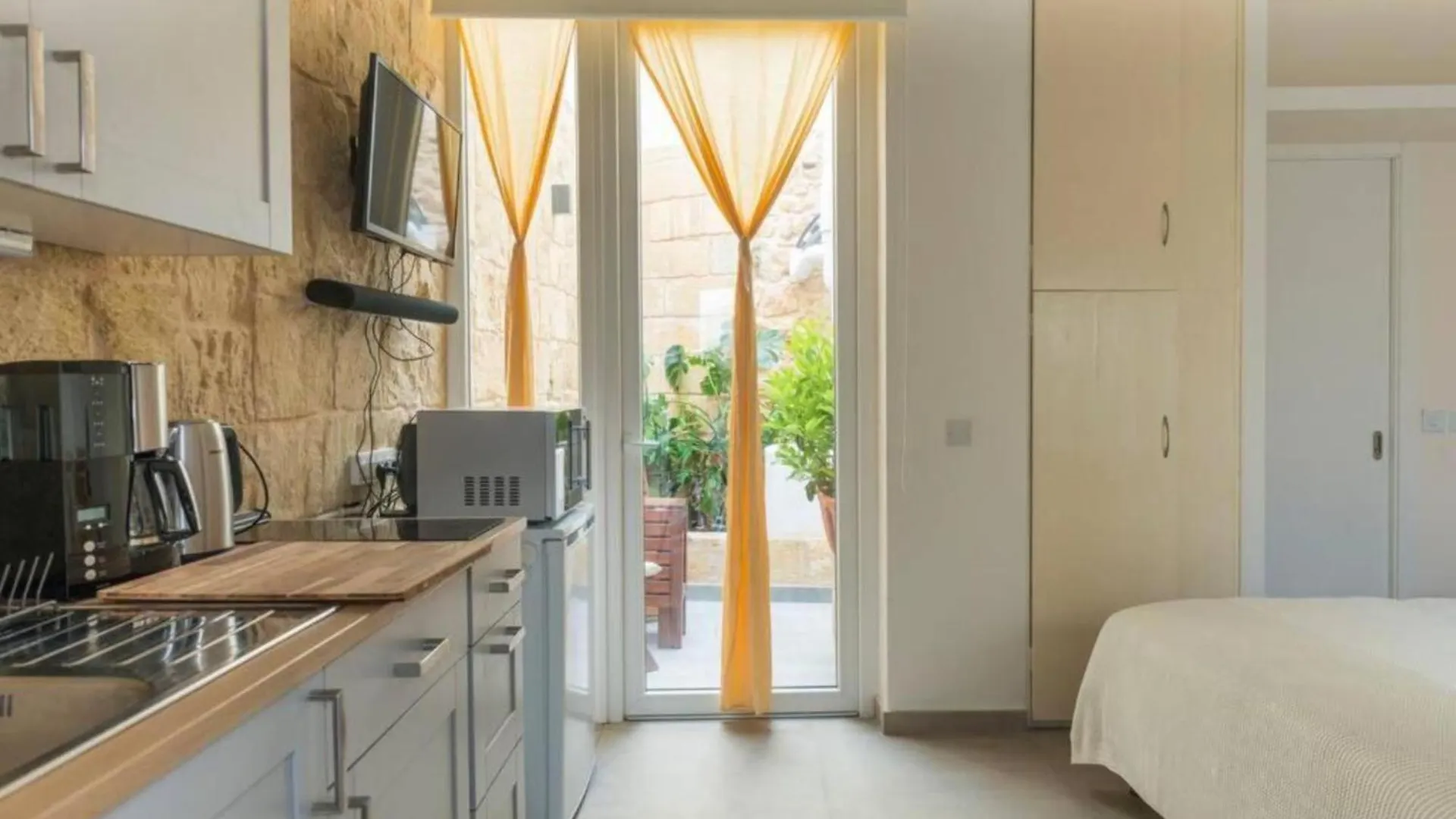 Authentic Gf Apartment With Terrace At The 3 Cities Marina Cospicua